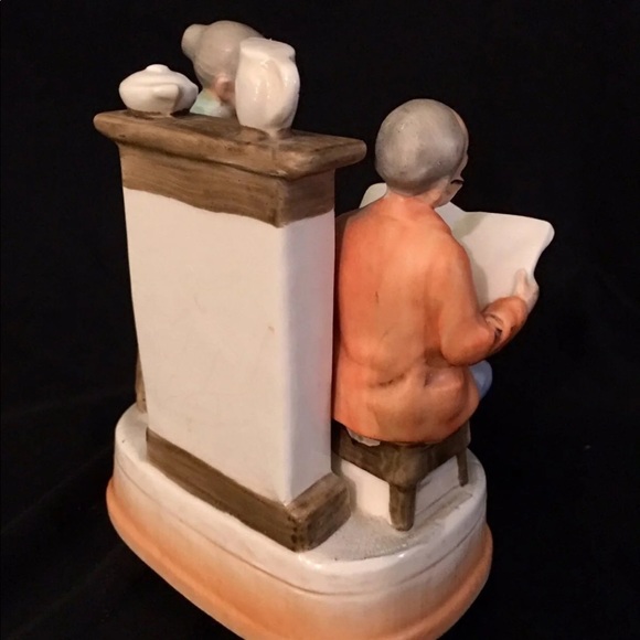 Vintage Grandma & Grandpa Music Box - Picture 3 of 5